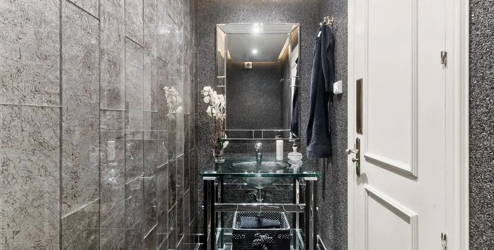 Продажа апартаментов на среднем этаже в New Golden Mile 9