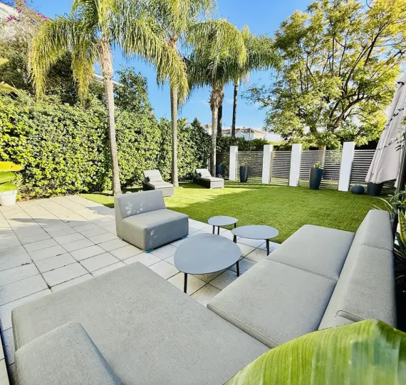 Sale of semi-detached house in Guadalmina Baja