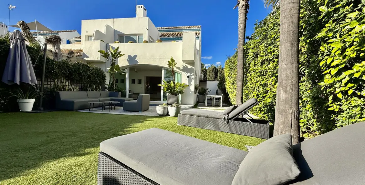 Sale of semi-detached house in Guadalmina Baja 7