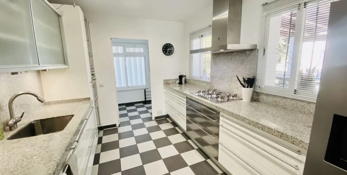 Sale of semi-detached house in Guadalmina Baja 13