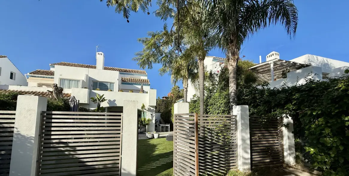 Sale of semi-detached house in Guadalmina Baja 19