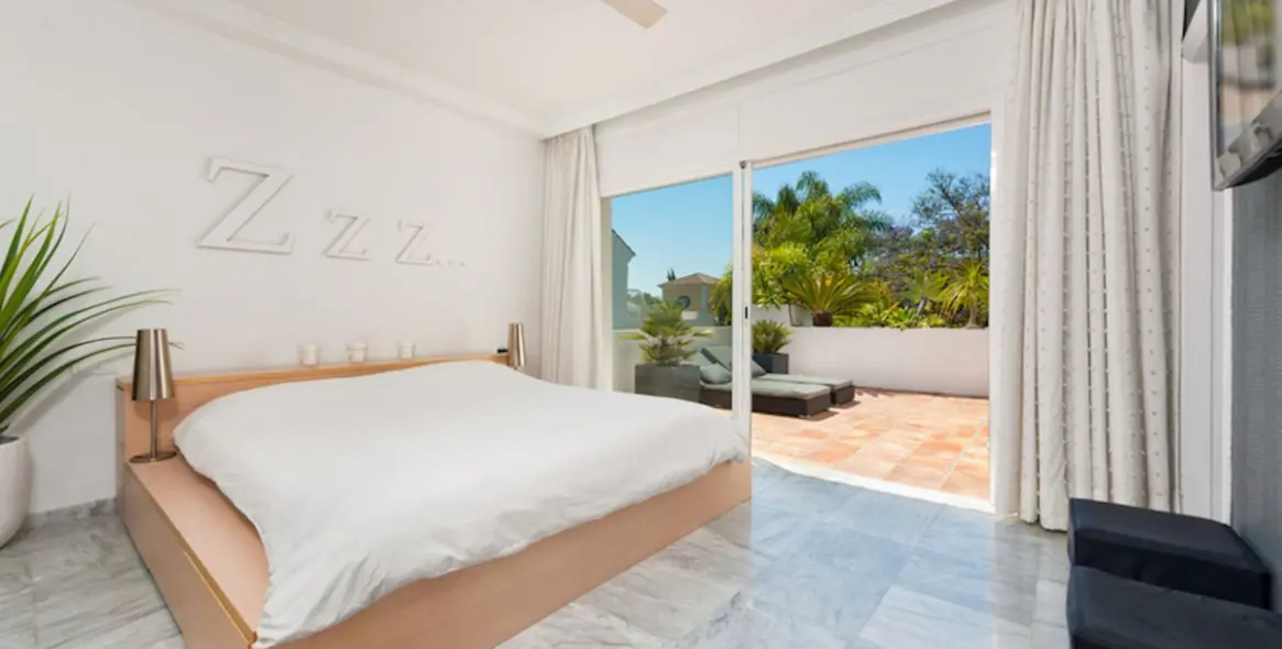 Sale of semi-detached house in Guadalmina Baja 20