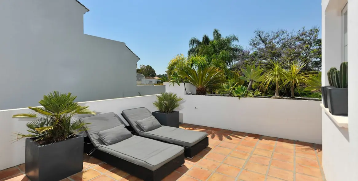 Sale of semi-detached house in Guadalmina Baja 23