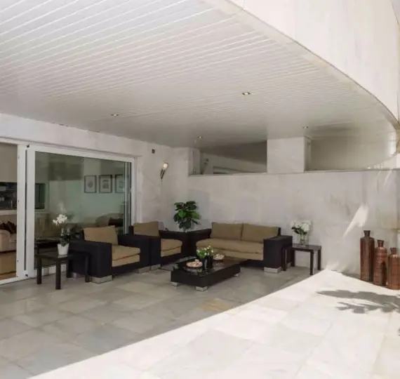 Продажа апартаментов на первом этаже в Puerto Banús