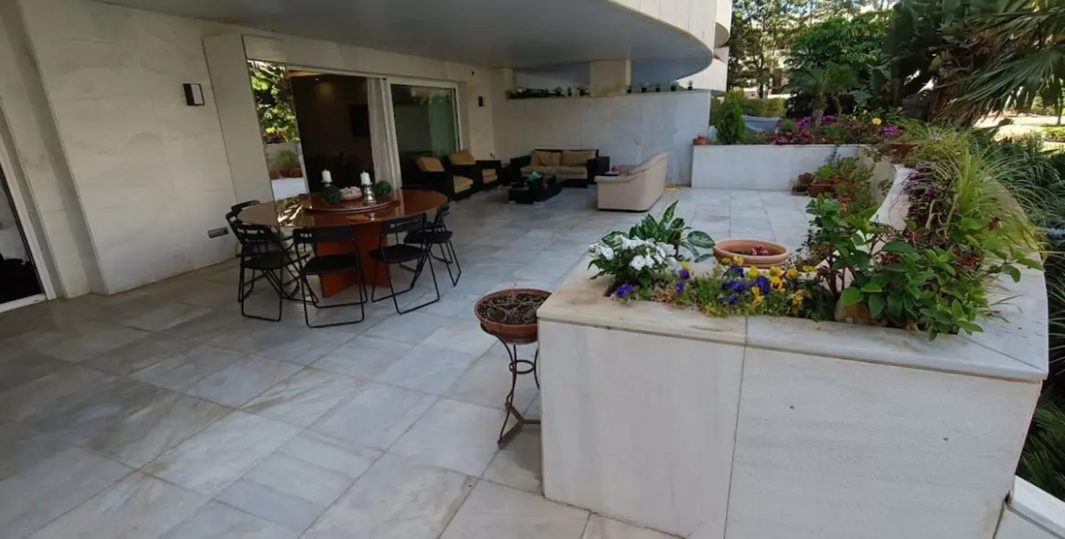 Продажа апартаментов на первом этаже в Puerto Banús 5