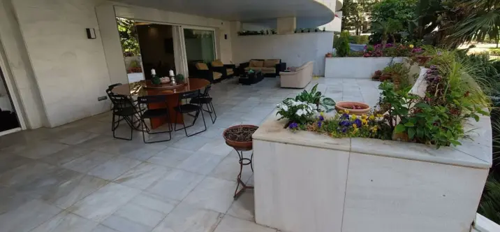 Продажа апартаментов на первом этаже в Puerto Banús 4