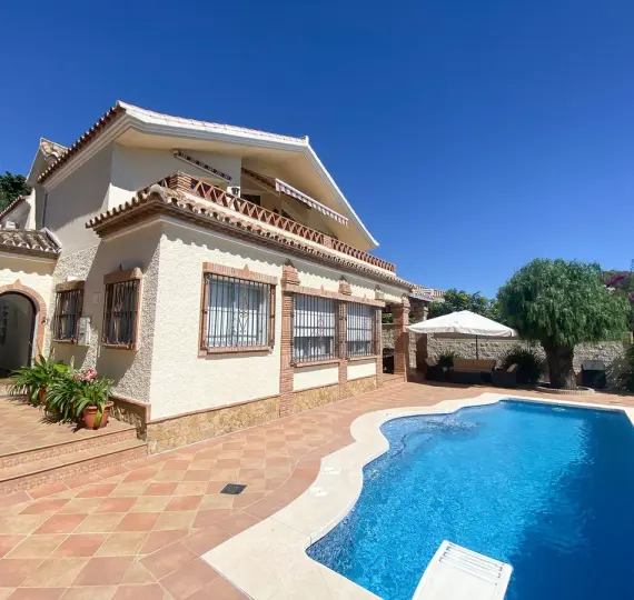 Sale of detached villa in Guadalmina Alta