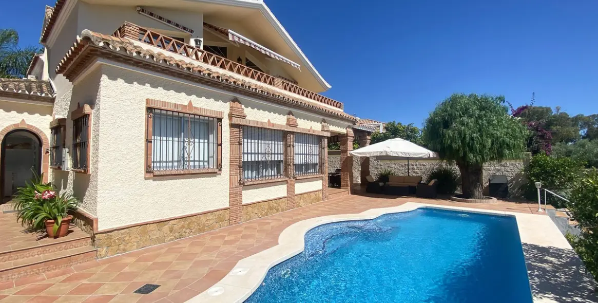 Sale of detached villa in Guadalmina Alta 2
