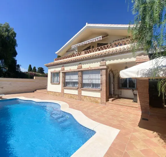 Sale of detached villa in Guadalmina Alta