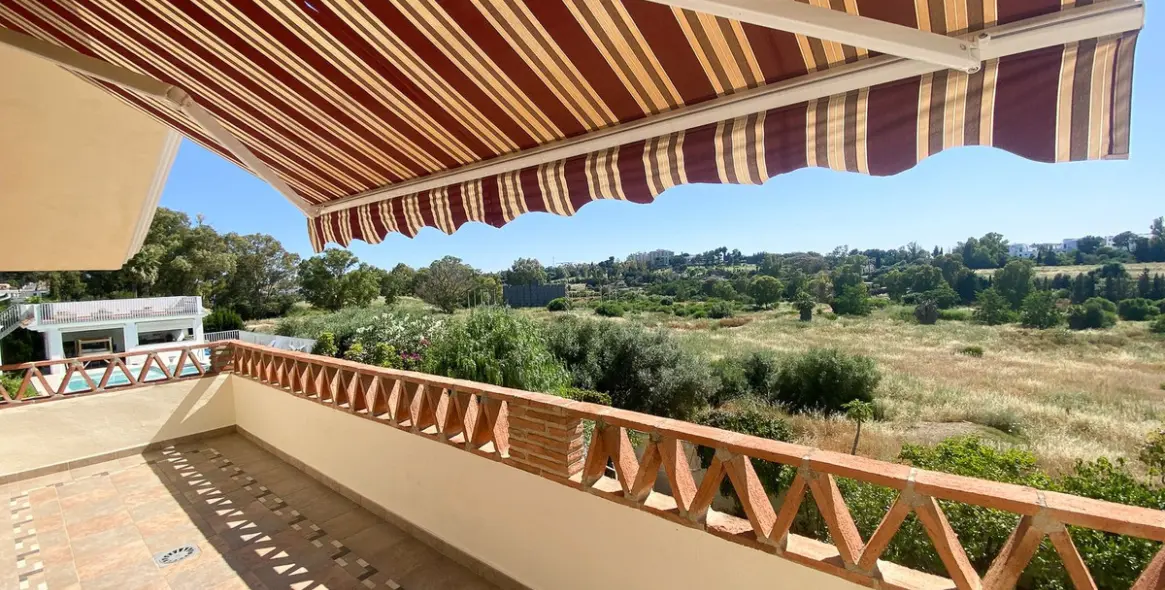 Sale of detached villa in Guadalmina Alta 8