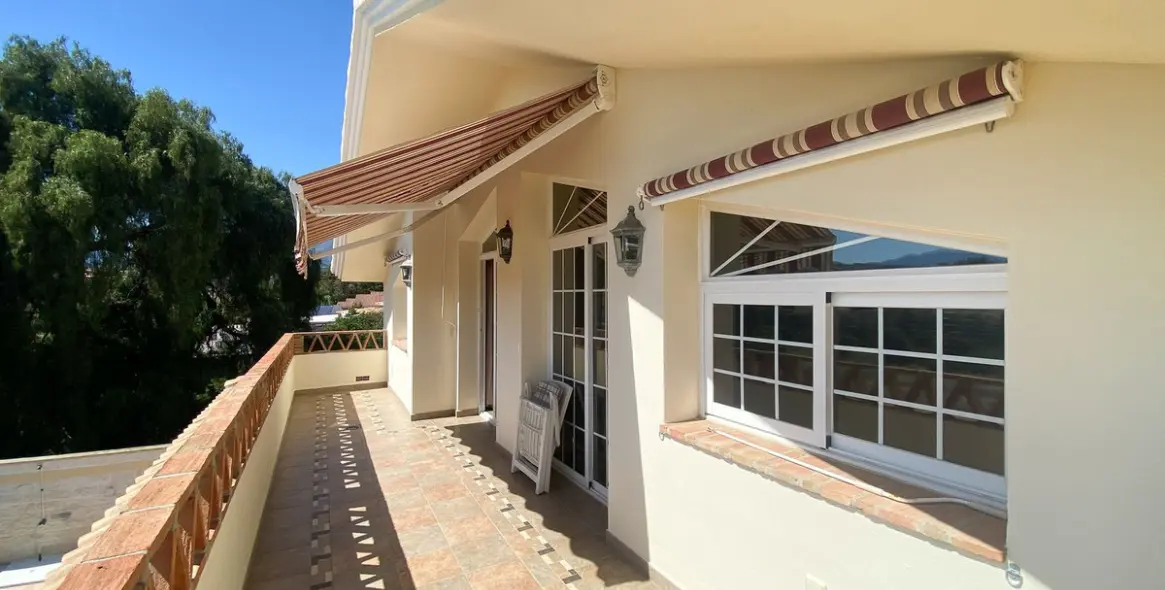 Sale of detached villa in Guadalmina Alta 11