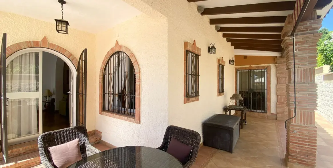 Sale of detached villa in Guadalmina Alta 15