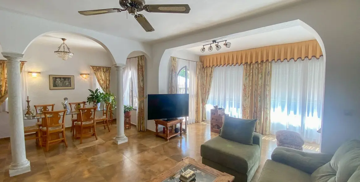 Sale of detached villa in Guadalmina Alta 17