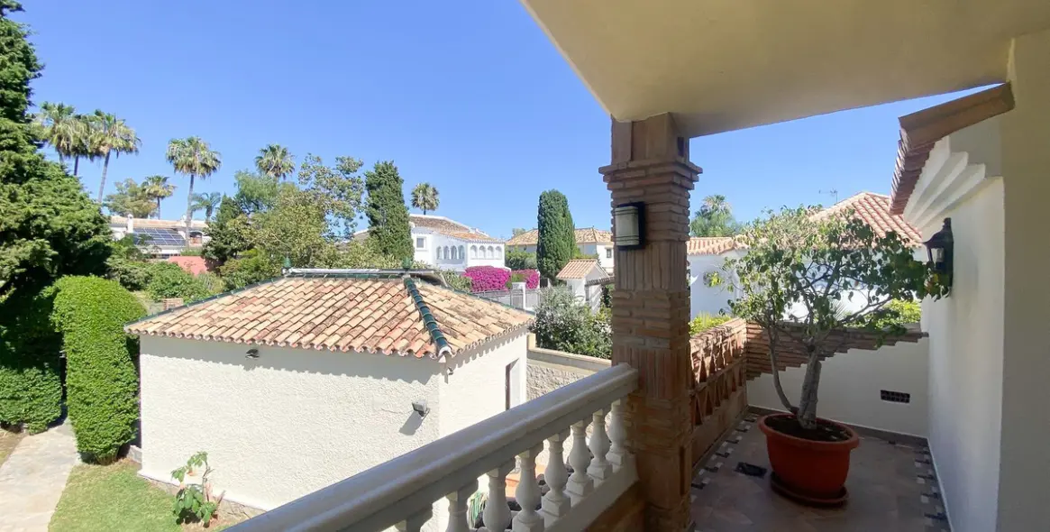 Venta de villa independiente en Guadalmina Alta 23