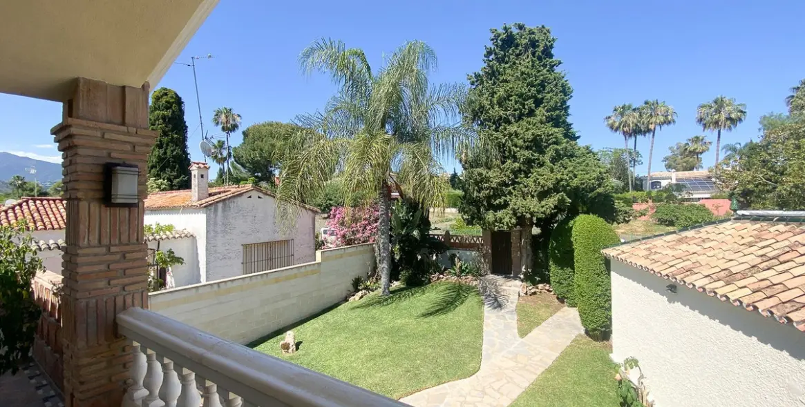 Venta de villa independiente en Guadalmina Alta 24