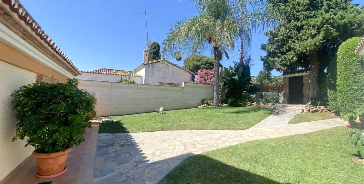Venta de villa independiente en Guadalmina Alta 32
