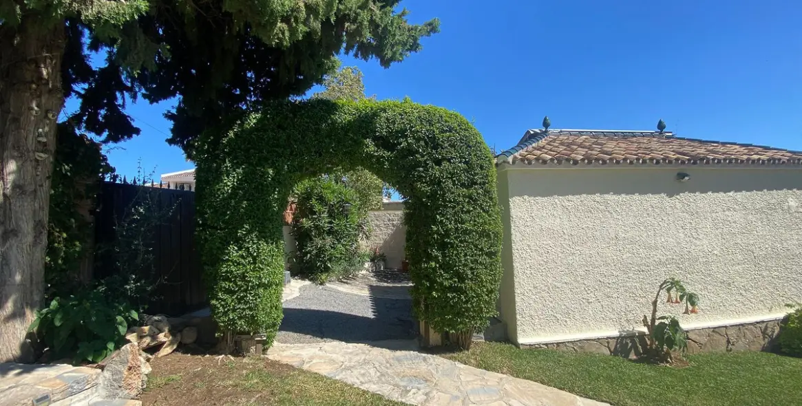 Venta de villa independiente en Guadalmina Alta 35