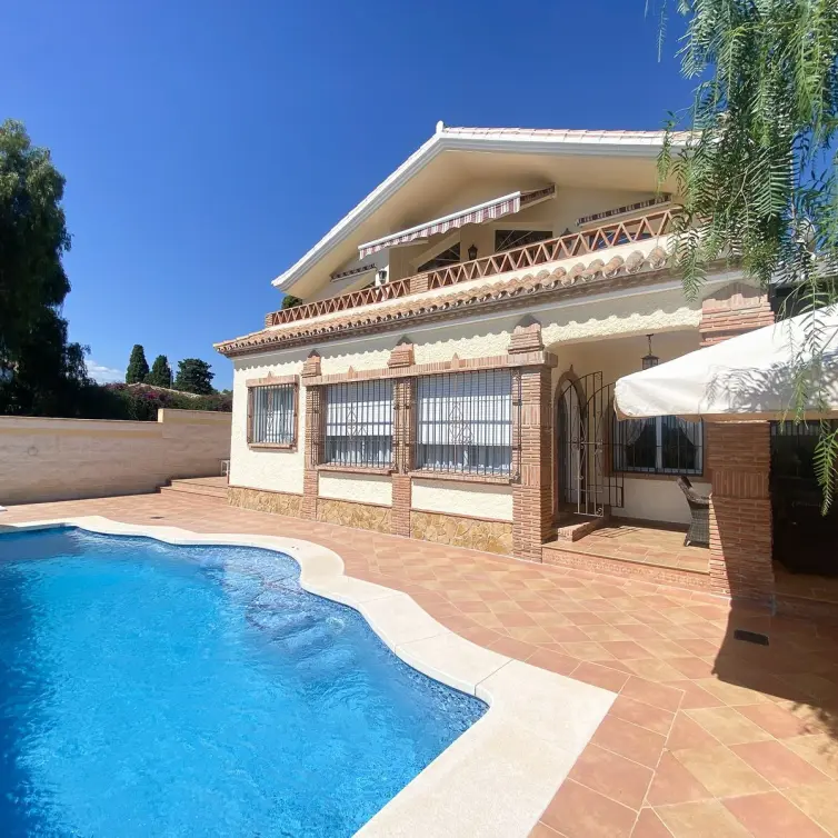 Venta de villa independiente en Guadalmina Alta