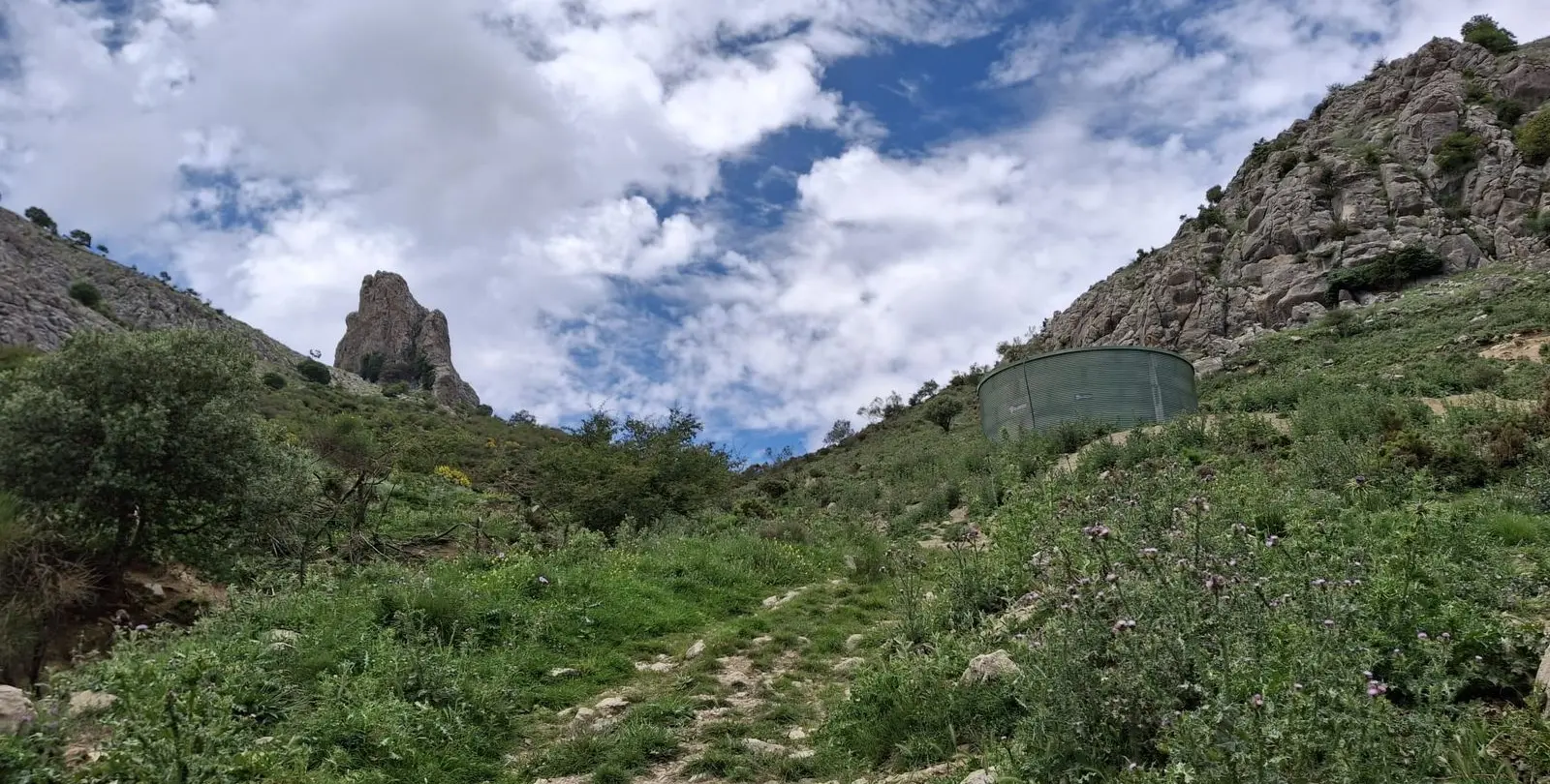 Venta de parcela residencial en Alfarnatejo 12