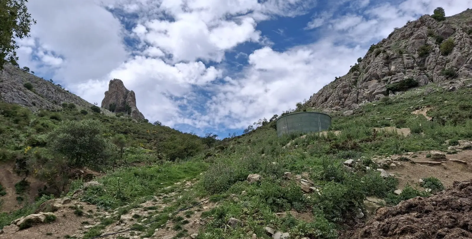 Venta de parcela residencial en Alfarnatejo 13