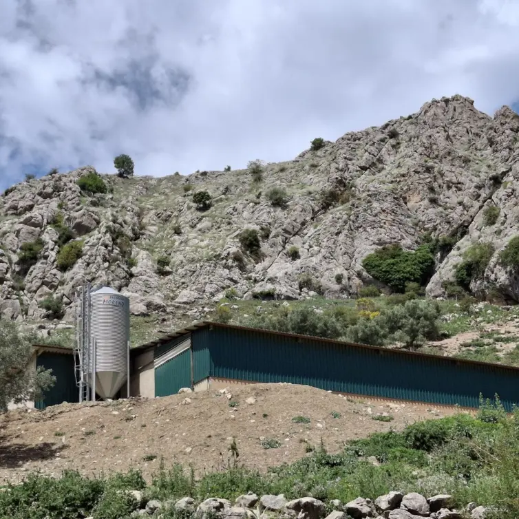 Venta de parcela residencial en Alfarnatejo