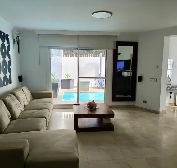 Oтдельно стоящая вилла R4984426