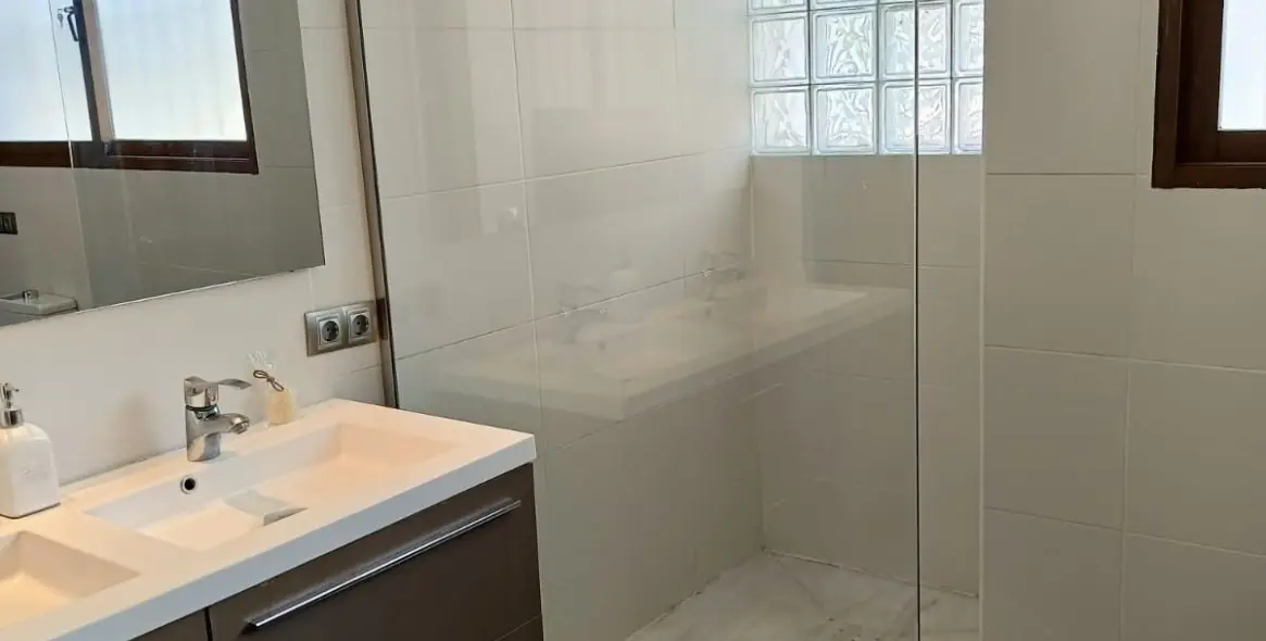 Продажа  отдельно стоящей виллы в San Pedro de Alcántara (район San Pedro de Alcántara) 6