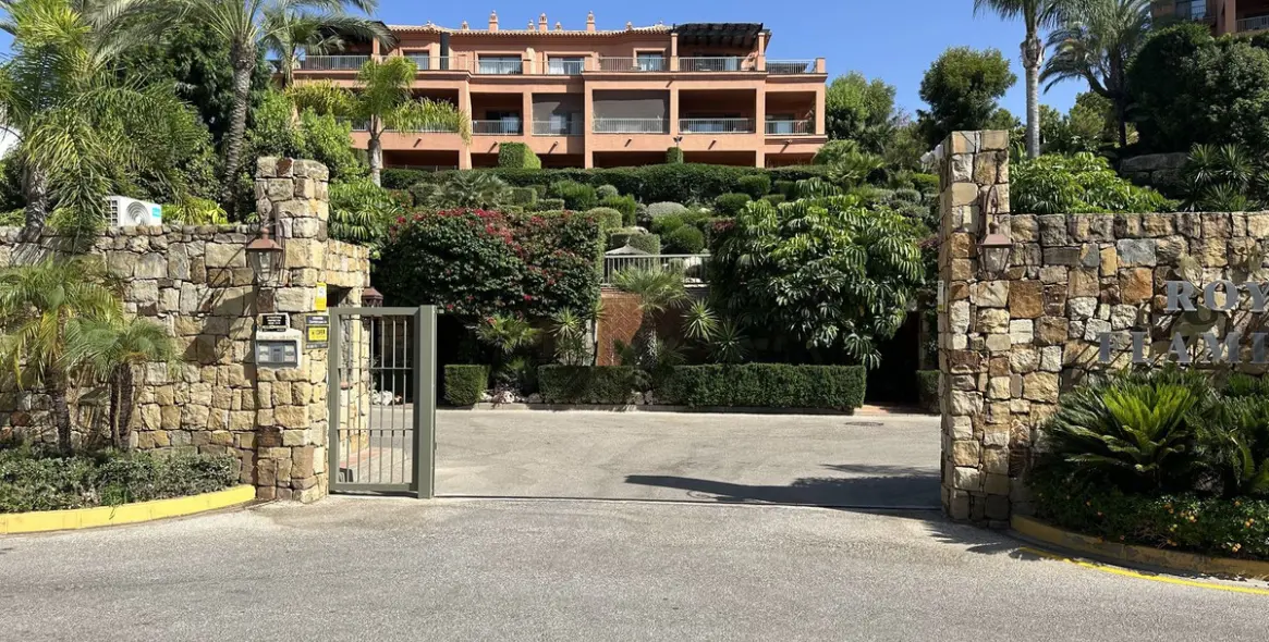 Sale of penthouse in Los Flamingos 38