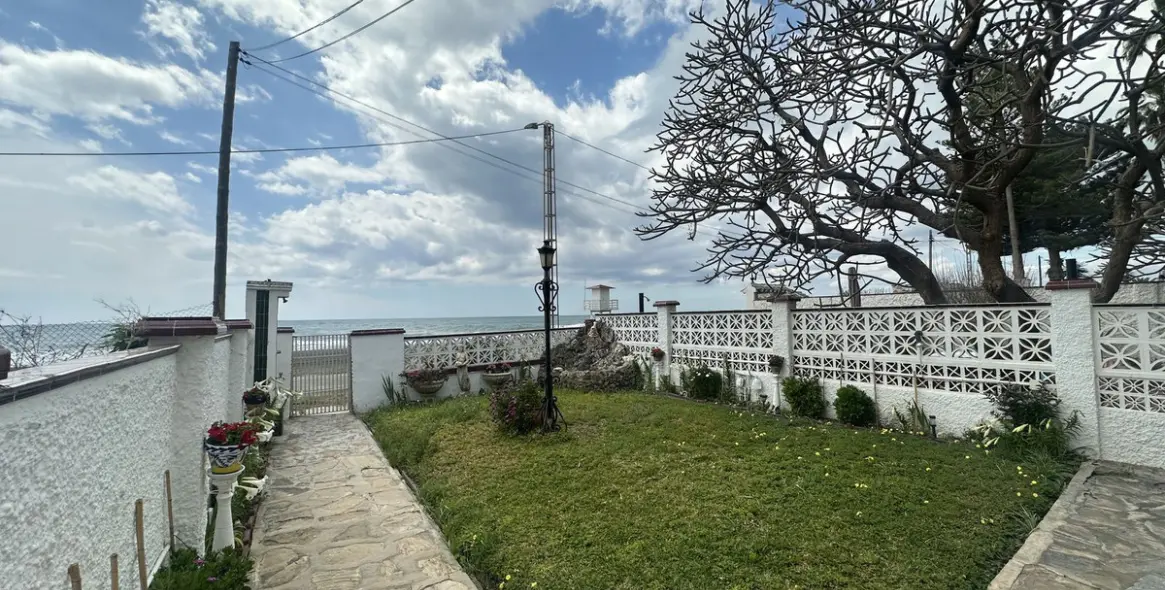 Продажа дома на две семьи в Rincón de la Victoria 3