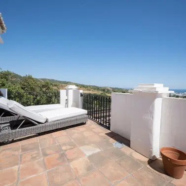 Sale of penthouse in Altos de los Monteros
