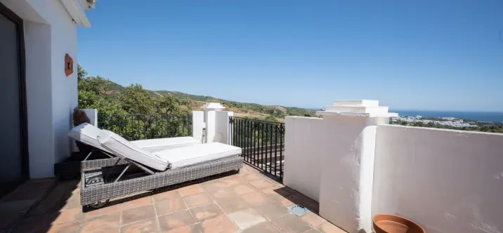 Sale of penthouse in Altos de los Monteros 2