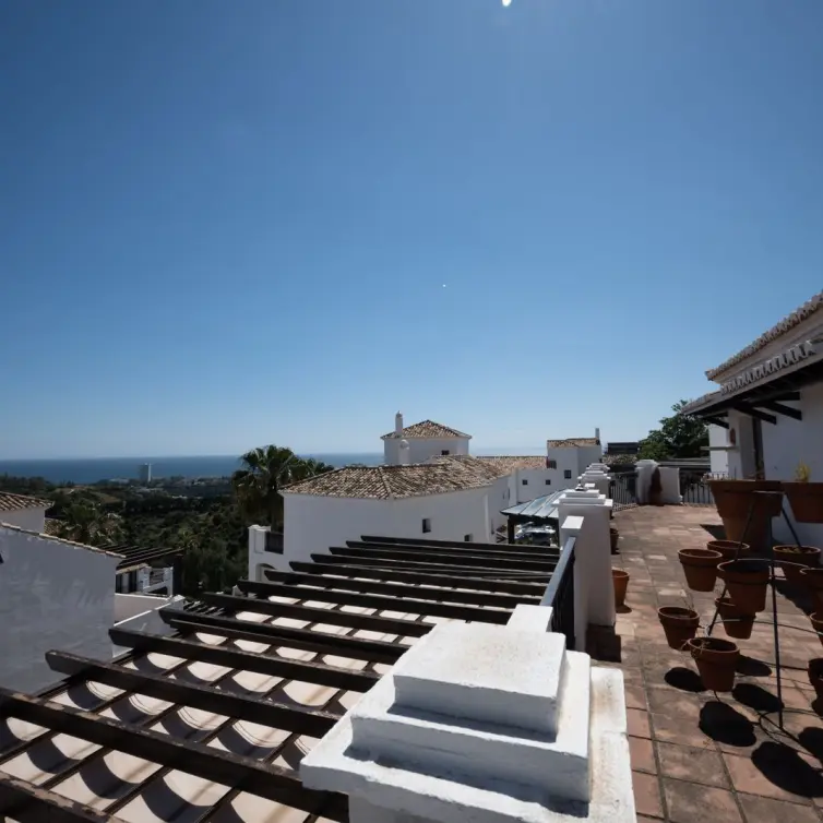 Sale of penthouse in Altos de los Monteros