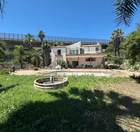 Venta de villa independiente en Nueva Andalucía