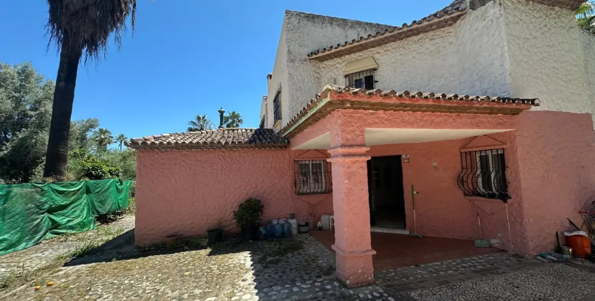 Продажа  отдельно стоящей виллы в Nueva Andalucía 3