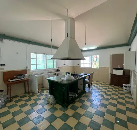 Venta de villa independiente en Nueva Andalucía