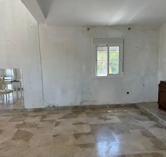 Venta de villa independiente en Nueva Andalucía