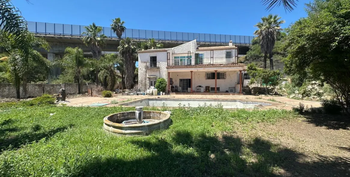 Sale of detached villa in Nueva Andalucía 1