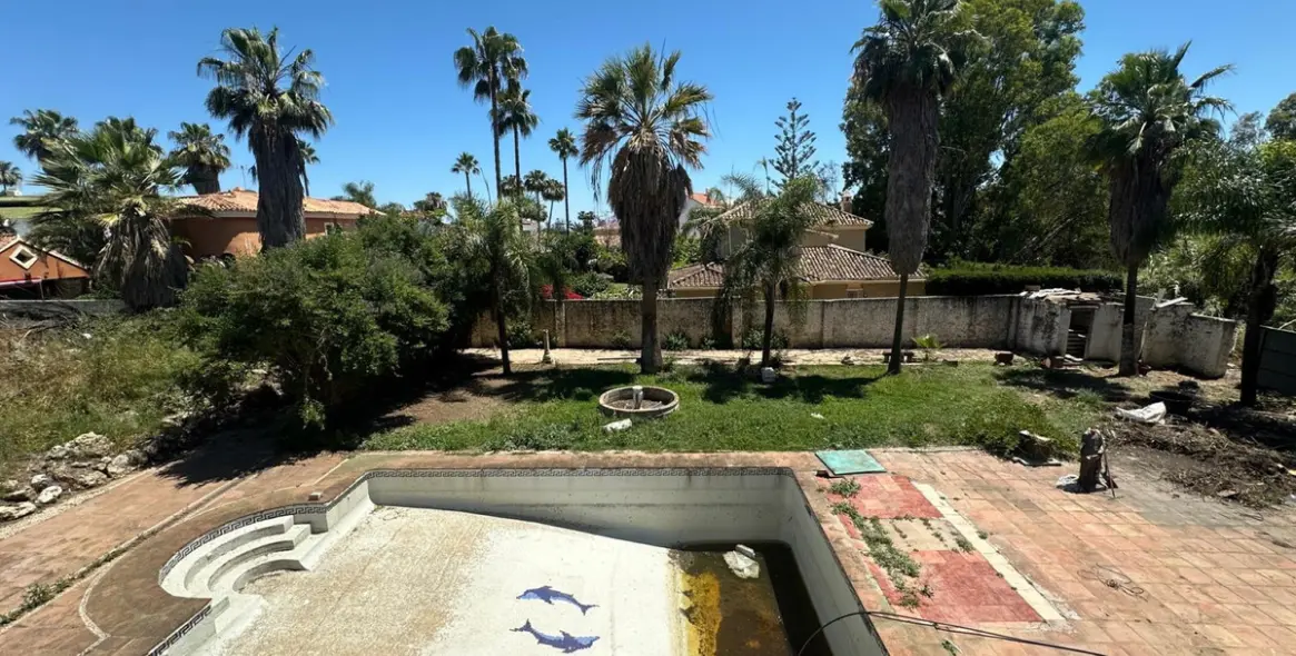 Sale of detached villa in Nueva Andalucía 2