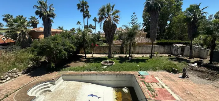 Venta de villa independiente en Nueva Andalucía 1