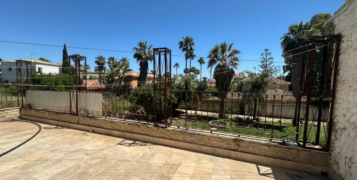 Sale of detached villa in Nueva Andalucía 12