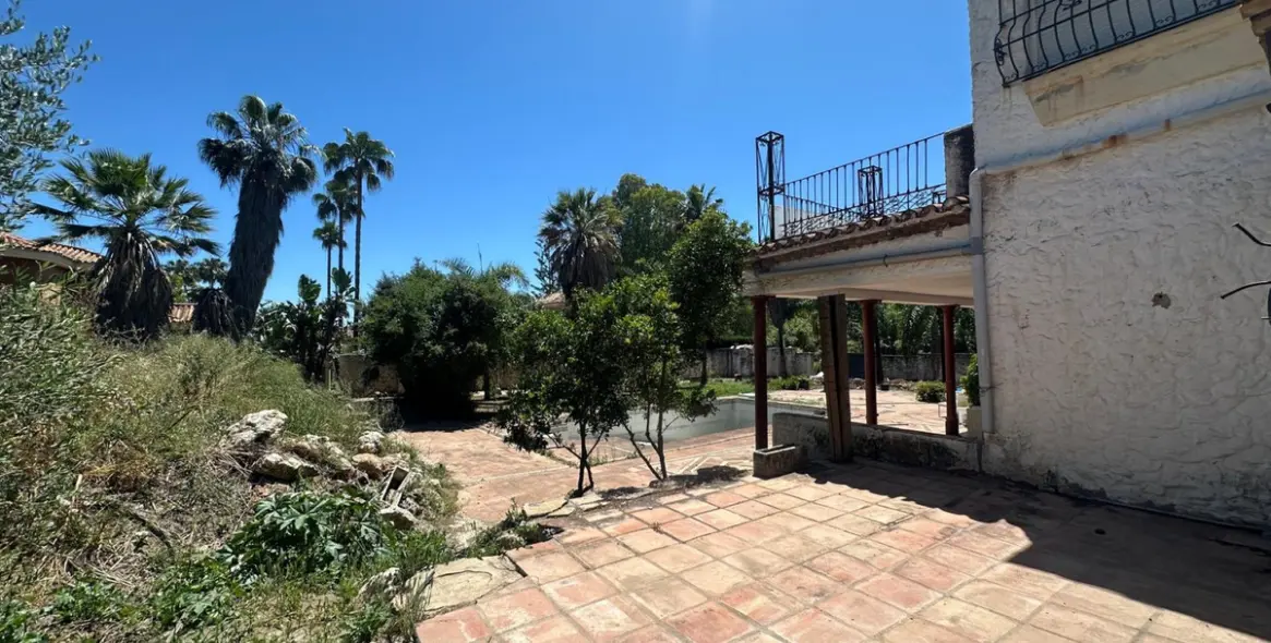 Sale of detached villa in Nueva Andalucía 14