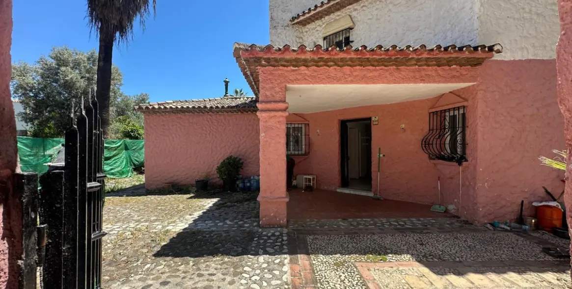 Sale of detached villa in Nueva Andalucía 15