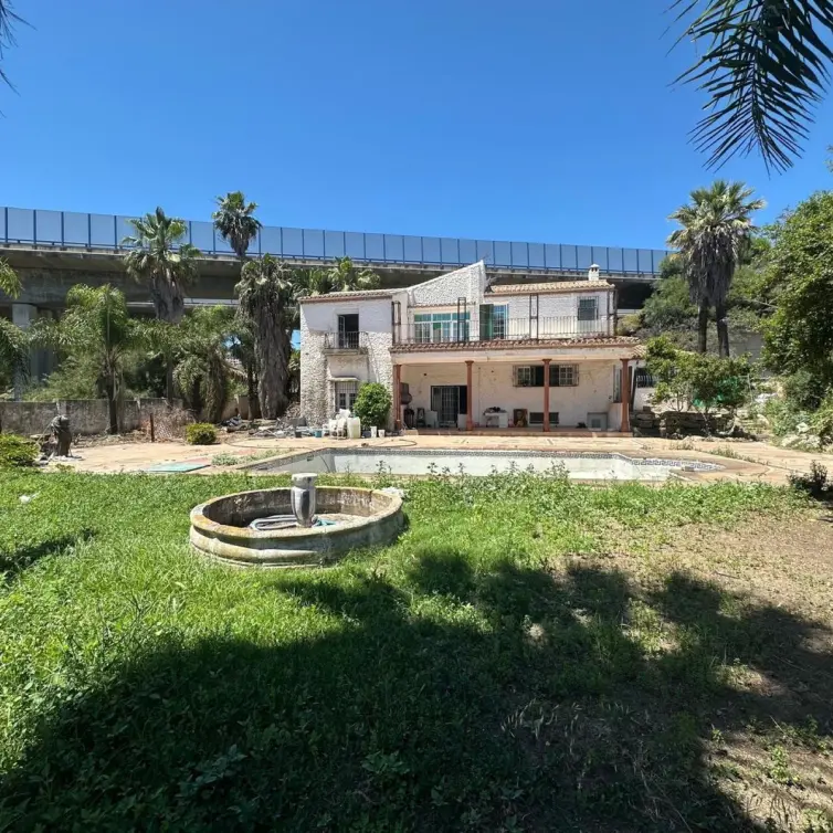 Sale of detached villa in Nueva Andalucía