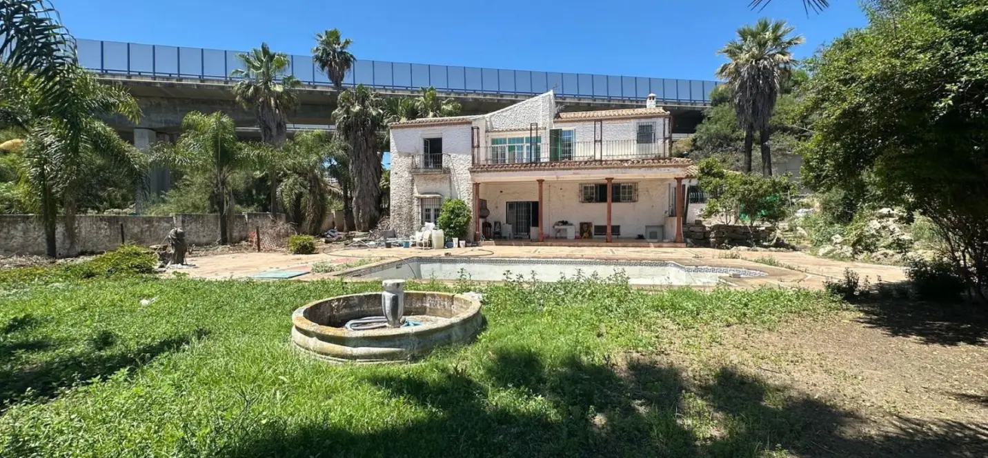 Sale of detached villa in Nueva Andalucía 0