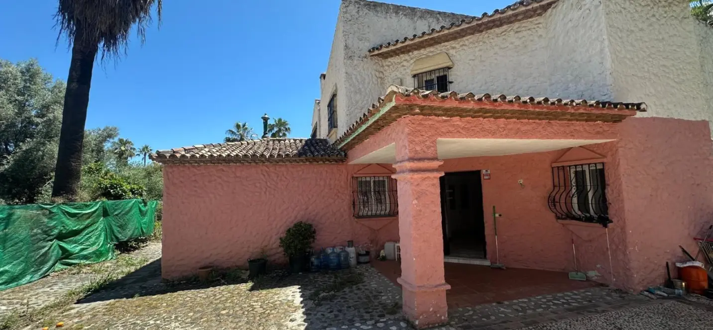 Sale of detached villa in Nueva Andalucía 2