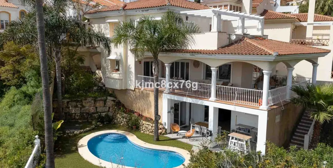 Продажа  отдельно стоящей виллы в Riviera del Sol 2