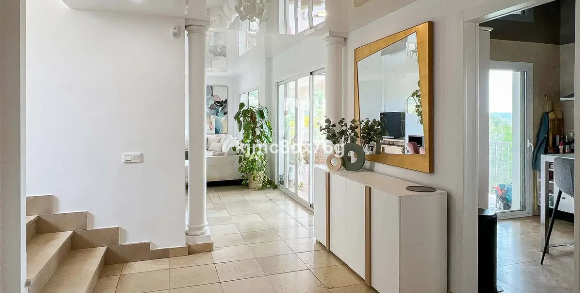 Продажа  отдельно стоящей виллы в Riviera del Sol 5