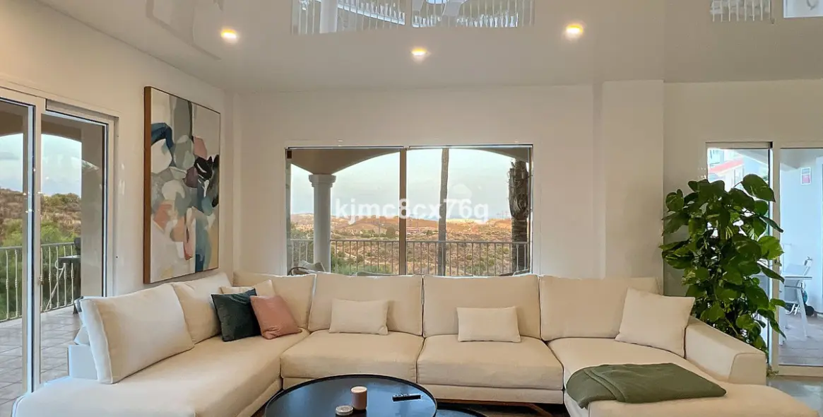 Продажа  отдельно стоящей виллы в Riviera del Sol 15