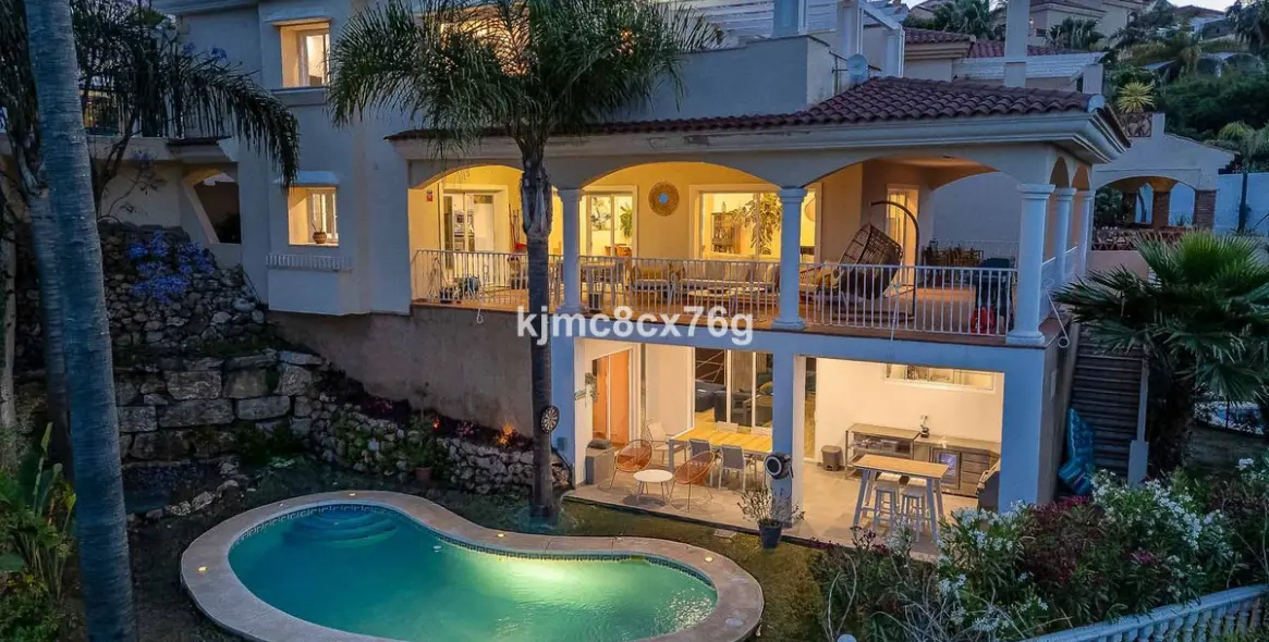 Sale of detached villa in Riviera del Sol 1