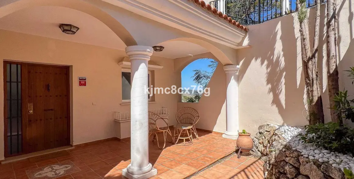 Sale of detached villa in Riviera del Sol 4